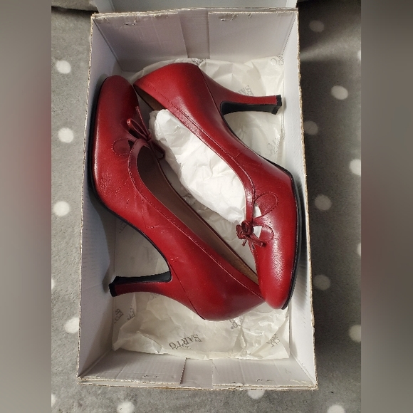 Franko Sarto - Cherry Red Almond Toe pumps - Picture 11 of 13